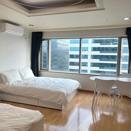 Apartamento Hongik Univ Station Exit 1 Seúl Exterior foto